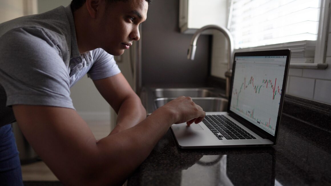 10 Effective Ways to Make Money Online: A Beginners Guide